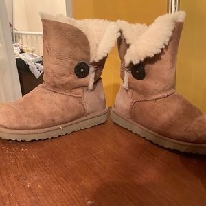 Chestnut bailey button uggs